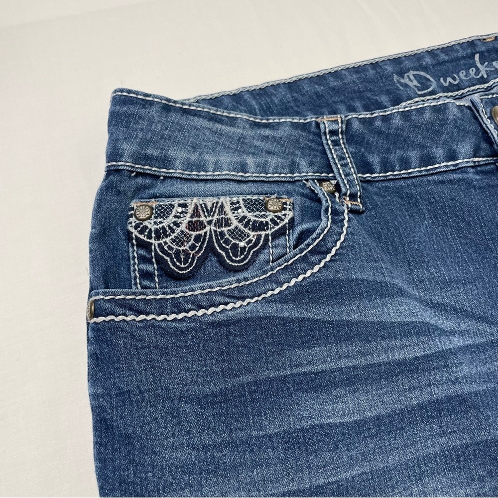 ND Weekend Women's Medium Wash Boho Embellished Embroidered Capri Jeans Size 12 - Picture 4 of 7